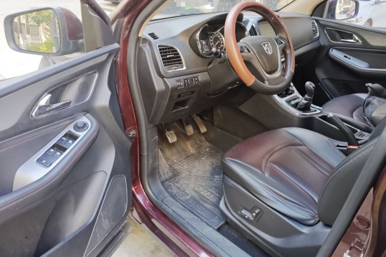 Used Baojun 560 2015 1.8L manual luxury version