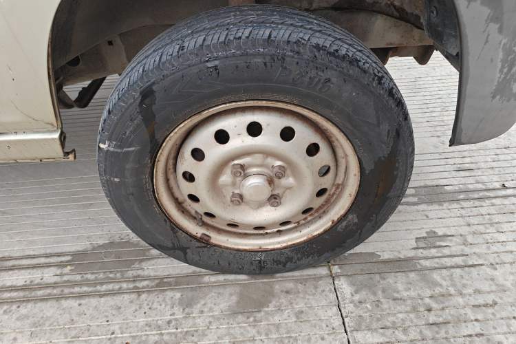 Used Wuling Zhiguang 2013 1.0L Practical Version Right Front Wheel Hub