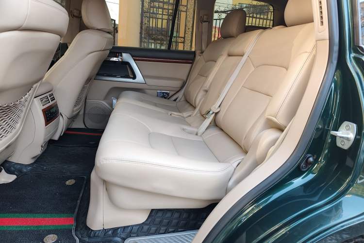 Used Toyota Land Cruiser 2012 4.0L Automatic VX Interior 4