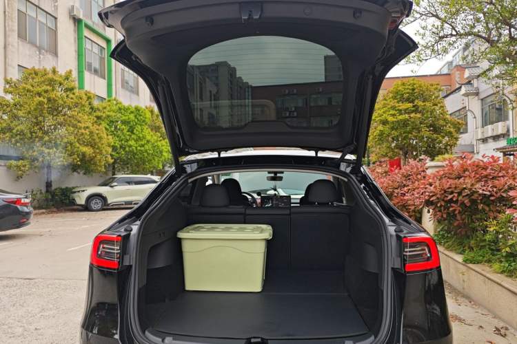 Used Tesla Model Y 2023 Rear-Wheel-Drive Version
