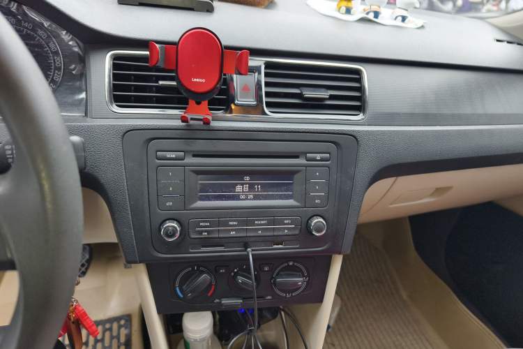 Used Skoda Rapid 2013 1.6L Automatic Smart Selection Model Audio And AC Panel