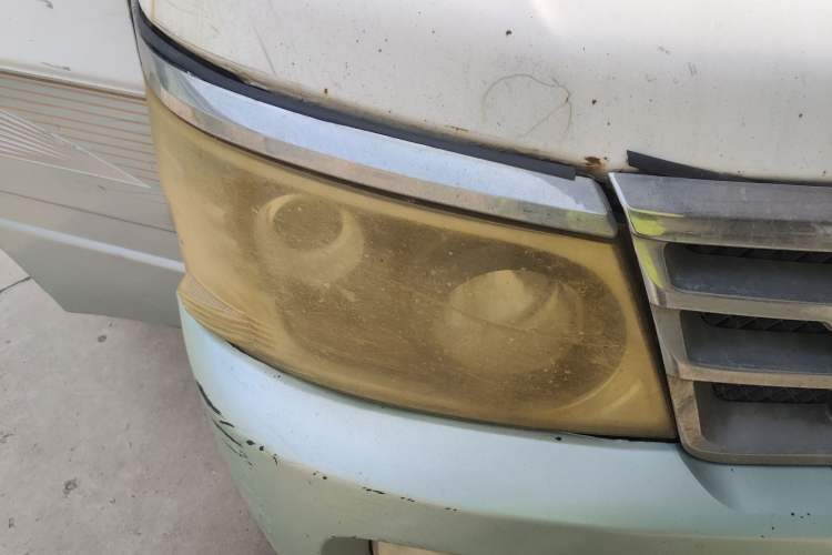 Used Jinbei Hiace 2011 2.0L 5th Generation Kuaiyunwang Comfort Type K 4G19 Right Front Headlight