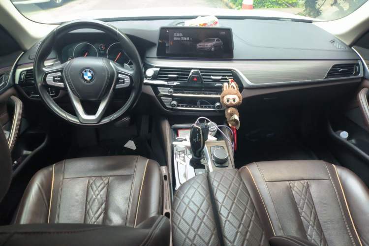 Used BMW 5 Series 2019 Facelifted 530Li Leading Edition Luxury Package Center Console