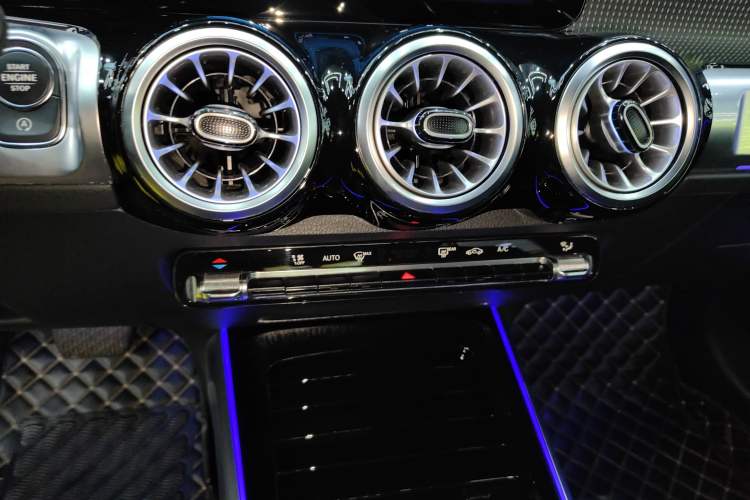 Used Mercedes-Benz GLB 2022 GLB 220 Dynamic Edition Audio And AC Panel