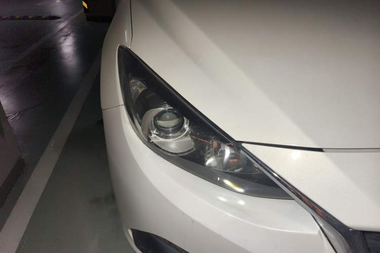 Used Mazda 3 Axela 2016 Sedan 2.0L Automatic Sport Model Right Front Headlight