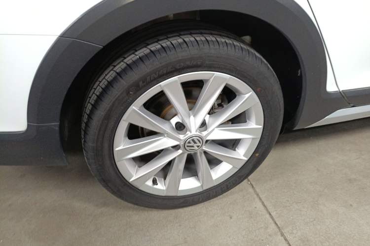 Used Volkswagen Golf 2019 1.8TSI Travel Edition Right Rear Wheel Hub