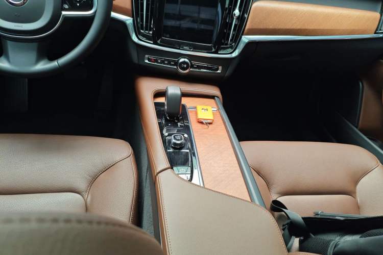 Used Volvo S90 2024 B5 Zhiyi Luxury Edition
