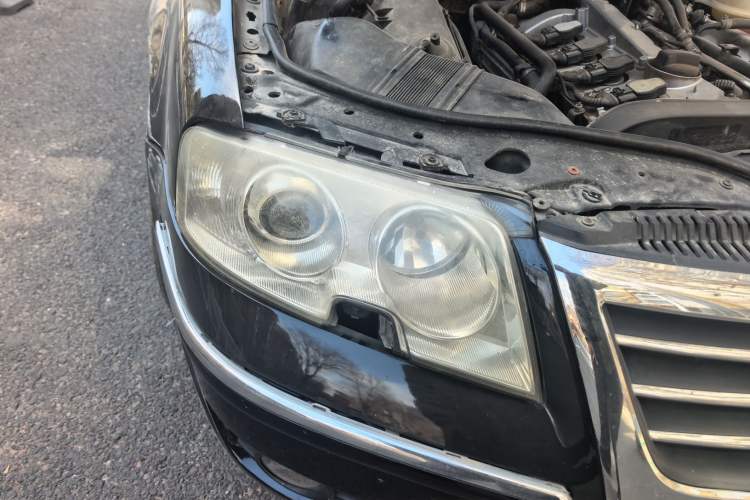 Used Volkswagen Passat 2005 1.8T Automatic Luxury Model Right Front Headlight