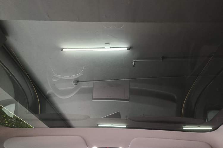 Used Tesla Model Y 2025 Rear-Wheel-Drive Version Headliner