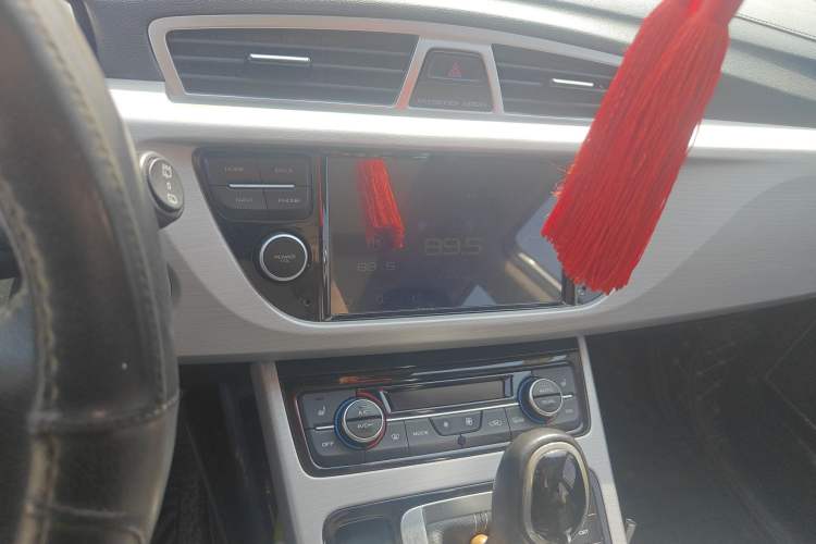 Used Geely Auto Emgrand X7 Sport 2016 1.8TD Automatic Smart Model Audio And AC Panel