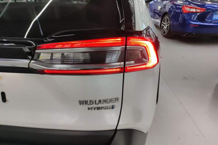 Used Toyota Wildlander 2023 Dual-Motor 2.5L E-CVT Four-Wheel Drive Prestige Edition Exterior 3