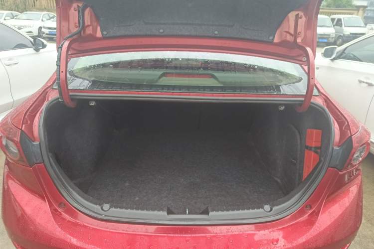 Used Mazda 3 Axela 2014 Sedan 1.5L Automatic Luxury Model