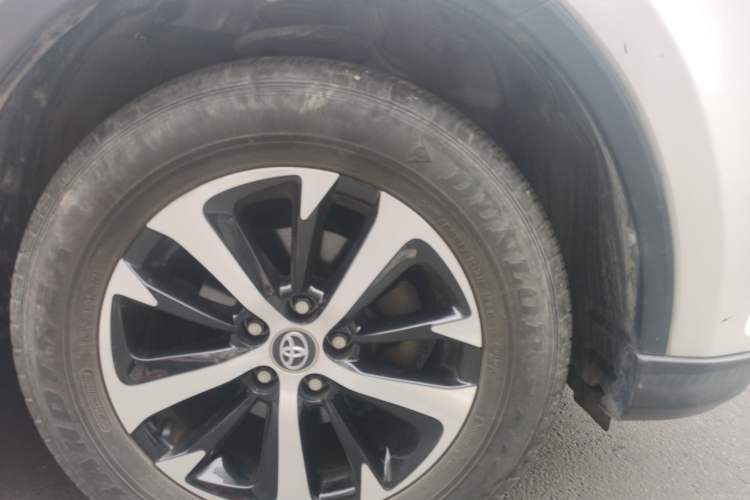 Used Toyota RAV4 2019 2.0L CVT Two-Wheel Drive Luxury Version China VI Standard