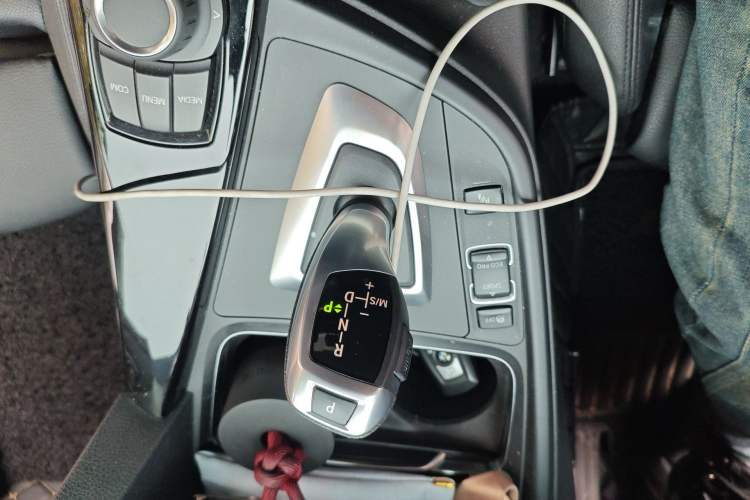 Used BMW 3 Series 2018 320Li Fashion Model Gear Lever