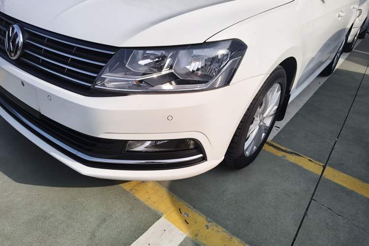 Used Volkswagen Lavida 2017 1.6L Automatic Comfort Edition
