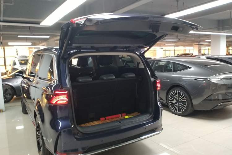 Used Roewe iMAX8 2022 400TGI Prestige Edition