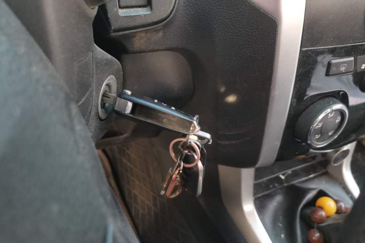 Used Isuzu D-MAX 2018 2.5T Two-Wheel-Drive Base Version JE4D25Q5A