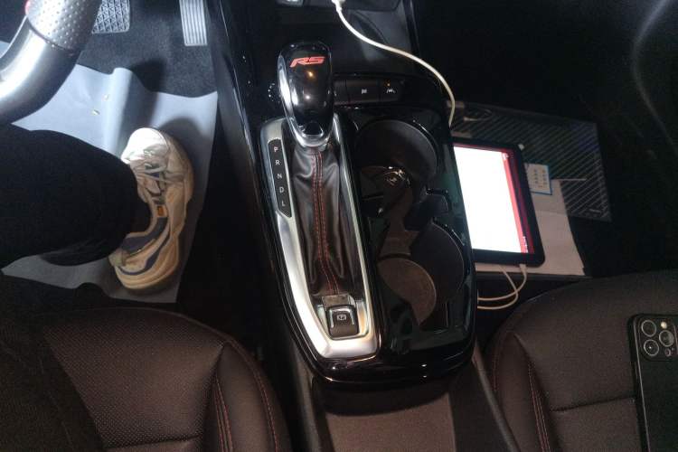 Used Chevrolet Seeker 2022 1.5T CVT RS Bee Wave Edition Gear Lever