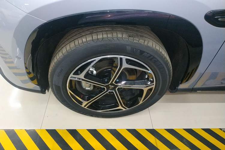 Used NETA L 2024 Extended-Range 310 Flash-Charge Red Edition