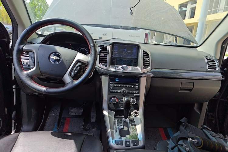 Used Chevrolet Captiva 2012 2.4L 4x4 Flagship Edition 7 Seats Center Console