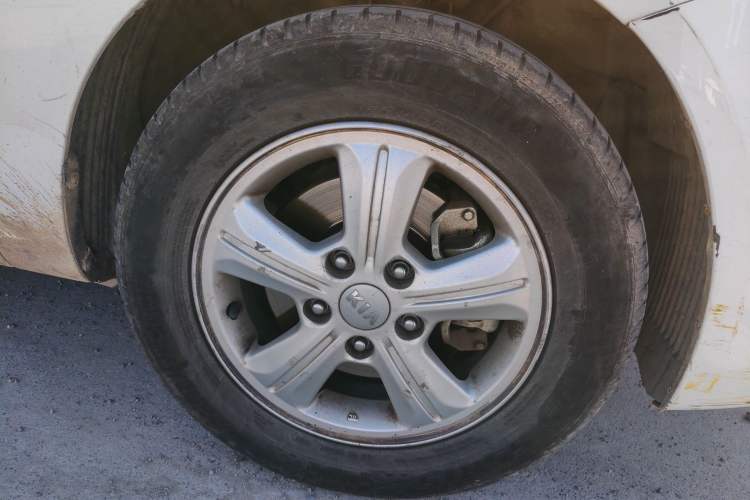 Used Kia Forte 2016 1.6L MT GL Right Front Wheel Hub