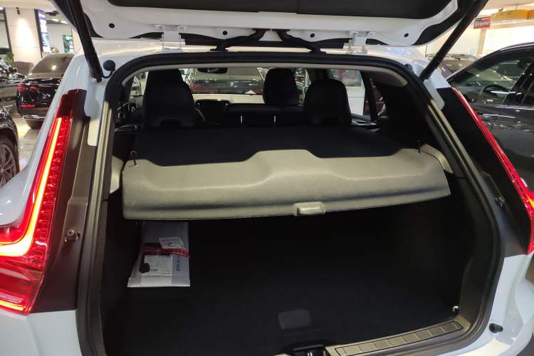 Used Volvo XC40 2025 B4 4x4 Smart Luxury Edition
