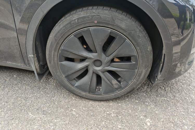 Used Tesla Model Y 2024 Long-Range All-Wheel-Drive Version