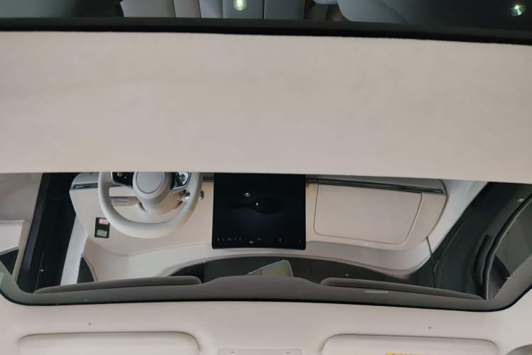 Used Hima Luxeed S7 2025 785 km Ultra Headliner