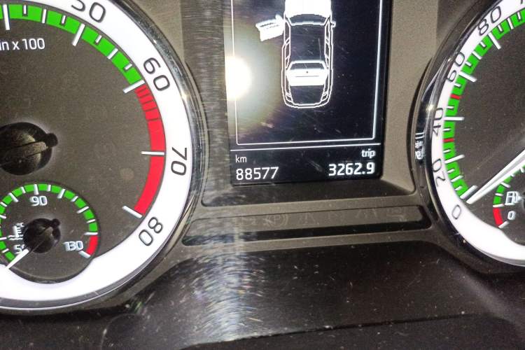 Used Skoda Octavia 2019 1.5L Automatic Luxury Edition Odometer Close Up