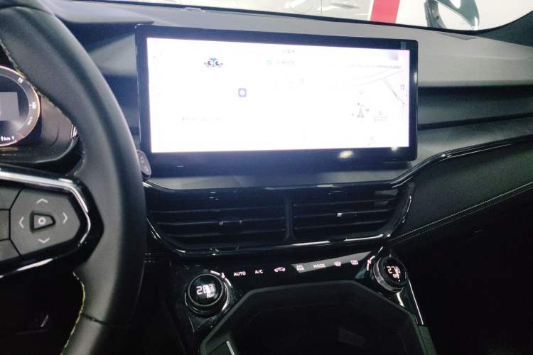 Used Lynk & Co 06 EM-P 2023 1.5T Remix PHEV Hero
