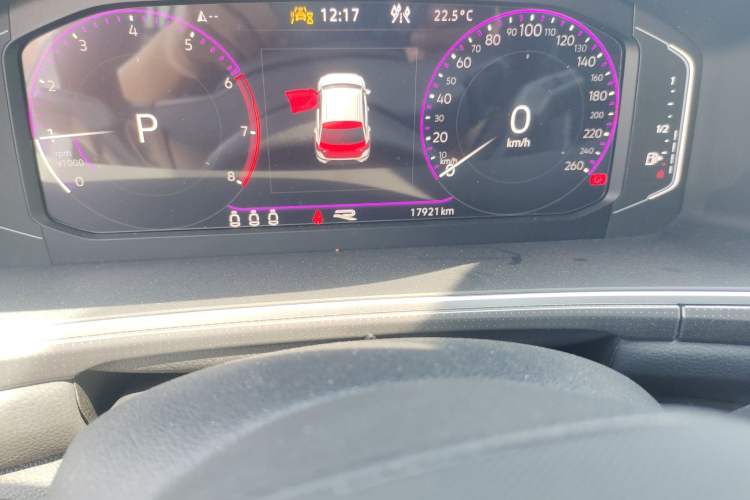 Used Volkswagen T-ROC 2024 300TSI DSG Two-Wheel-Drive Chen Guang Edition Odometer Close Up