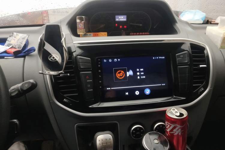 Used SAIC MAXUS Xintu V80 2023 2.0T Manual Classic Aoyuntong Short Wheelbase Ultra-Low Roof 5/6-Seater Audio And AC Panel