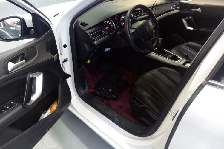 Used Peugeot 408 2019 360THP Automatic Prestige Edition China VI Standard Interior 3