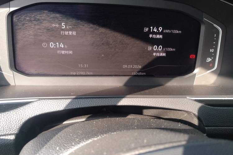 Used Volkswagen Magotan GTE Plug-in Hybrid 2022 GTE Luxury Model Odometer Close Up