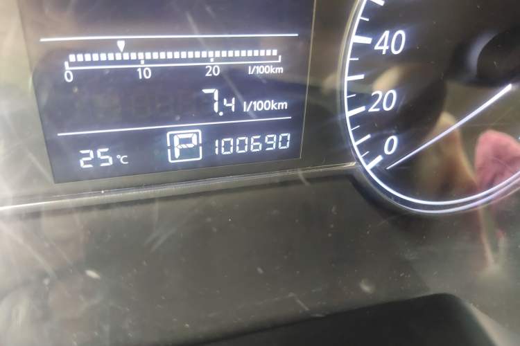 Used Nissan Tiida 2014 1.6L CVT Smart Model
