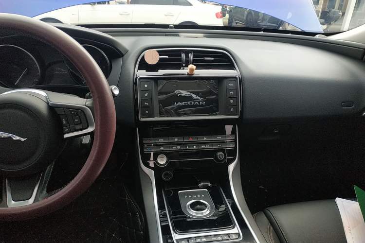 Used Jaguar XEL 2018 2.0T 200 PS Elite Edition Audio And AC Panel