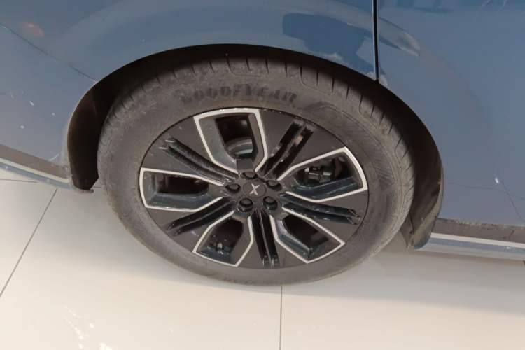 Used XPeng G9 2025 625 Long-Range Max Exterior 5