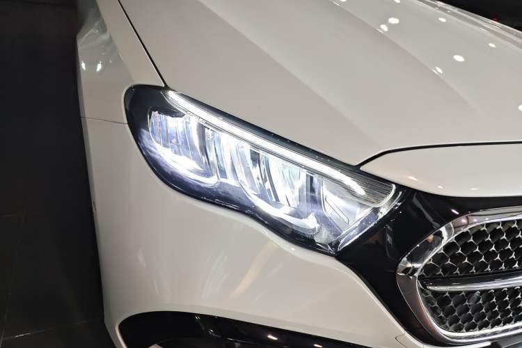 Used Mercedes-Benz E-Class 2024 E 260 L Sport Edition Right Front Headlight