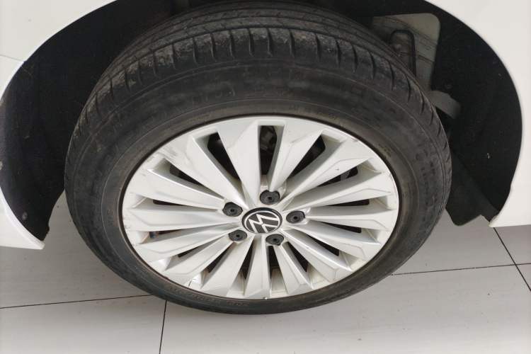 Used Volkswagen Lavida 2021 1.5L Automatic Comfort Edition Right Rear Wheel Hub