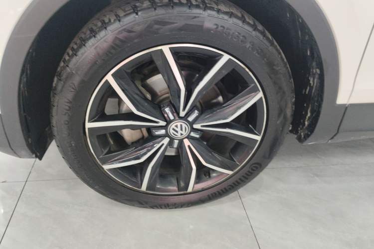 Used Volkswagen Tiguan L 2019 Revised 330TSI Automatic Two-Wheel Drive Smart & Luxury Edition China VI Standard
