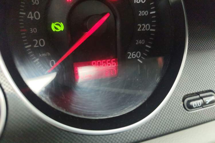 Used Volkswagen Magotan 2011 1.4 TSI Elite Edition Odometer Close Up