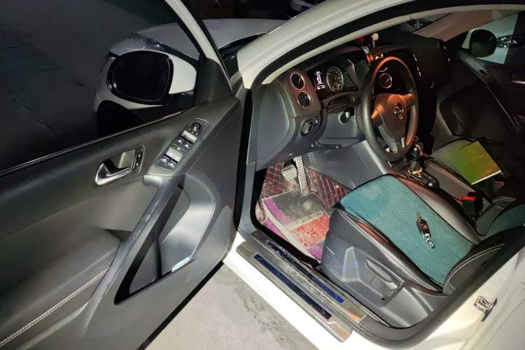 Used Volkswagen Tiguan 2017 300TSI Automatic Two-Wheel Drive Silk Road Luxury Edition Driver Seat