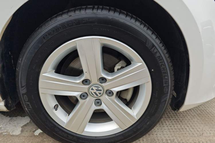 Used Volkswagen Golf 2017 1.6L Automatic Comfort Million-Vehicle Anniversary Edition
