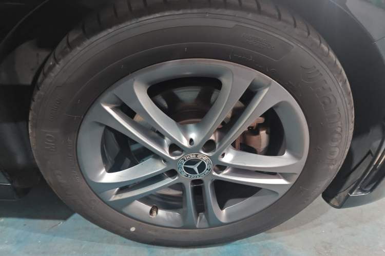 Used Mercedes-Benz A-Class 2020 Facelift A 180 L Sport Sedan Special Configuration Right Front Wheel Hub
