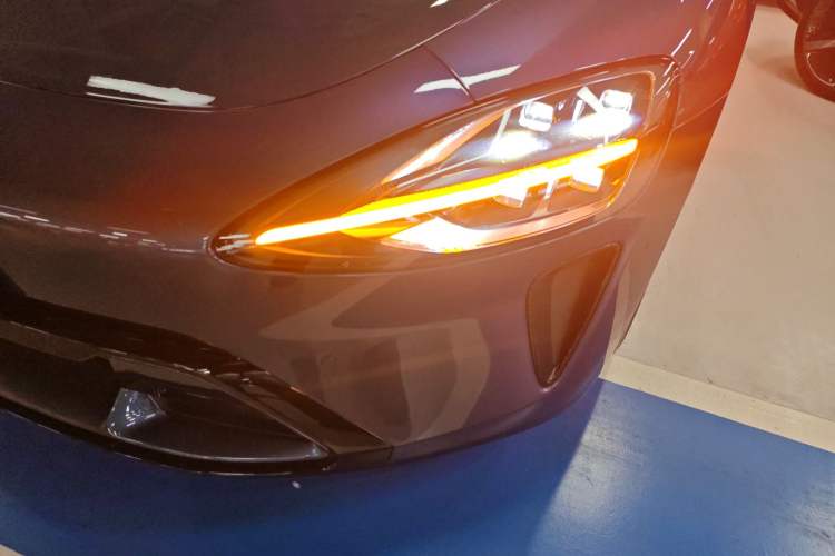 Used Xiaomi Auto SU7 2024 Four-Wheel Drive Ultra-Long Range Advanced Intelligent Driving Max Edition
