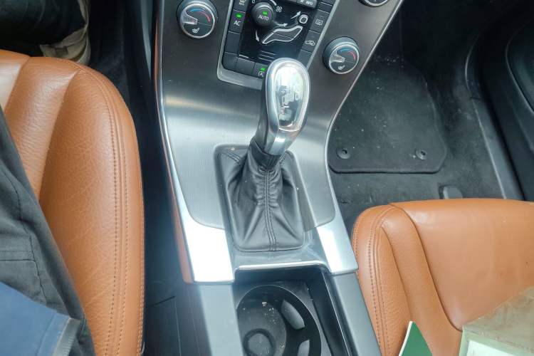Used Volvo V60 2013 T5 Zhiya Edition Gear Lever