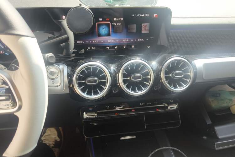 Used Mercedes-Benz GLB 2021 GLB 200 Dynamic Edition Audio And AC Panel