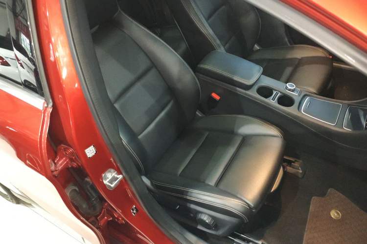 Used Mercedes-Benz GLA 2017 GLA 200 Sport Edition Right Front Seat