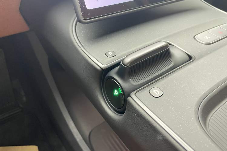 Used Nio ET5 2022 100 kWh Gear Lever