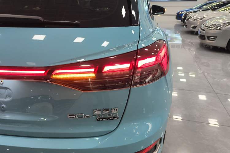 Used Audi Q4 e-tron 2022 50 e-tron quattro Creation Edition Exterior 1